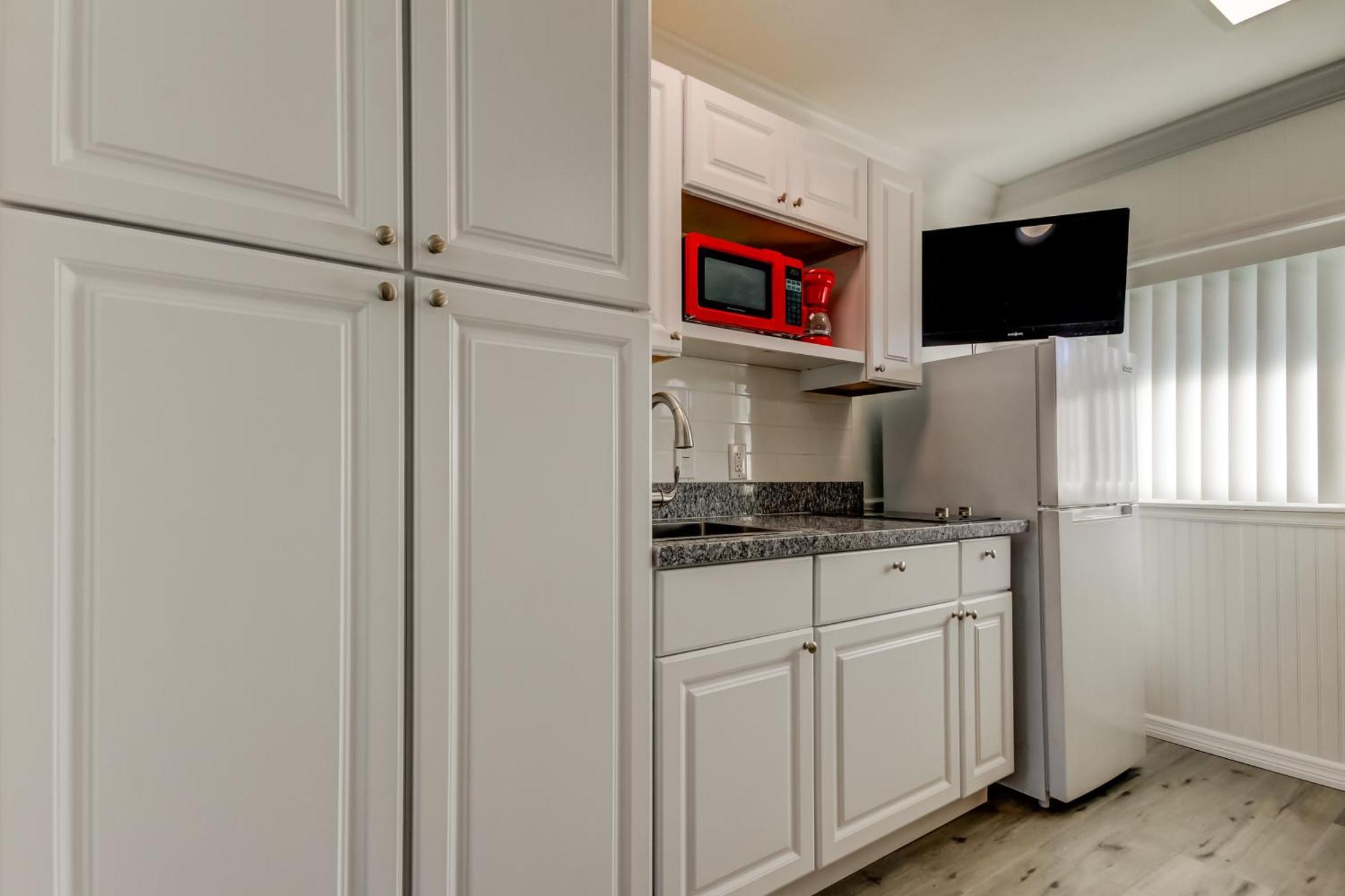 Carousel Suites -Redington Shores Exterior photo